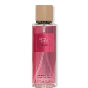 Mist corporal Victoria's Secret Romantic de 250 ml con esencia floral de pétalos de rosa y almizcle.