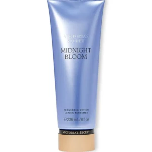 Tubo de loción corporal Victoria's Secret Midnight Bloom de 236 ml sobre fondo blanco.