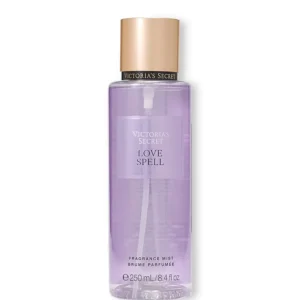 Botella de body mist Victoria's Secret Love Spell de 250 ml sobre fondo blanco.